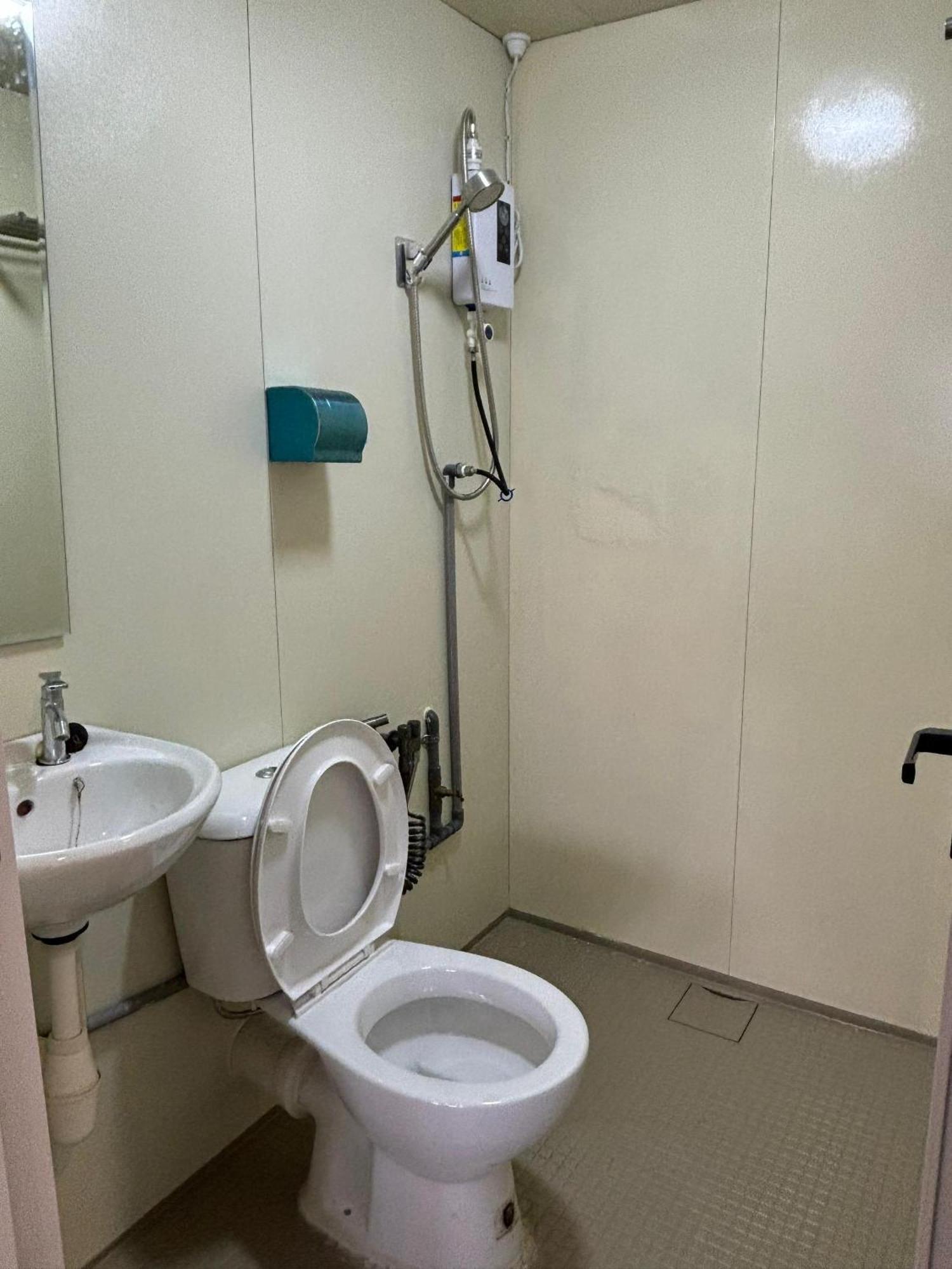5 Minutes Airport Lodge Kampong Patagas Dış mekan fotoğraf